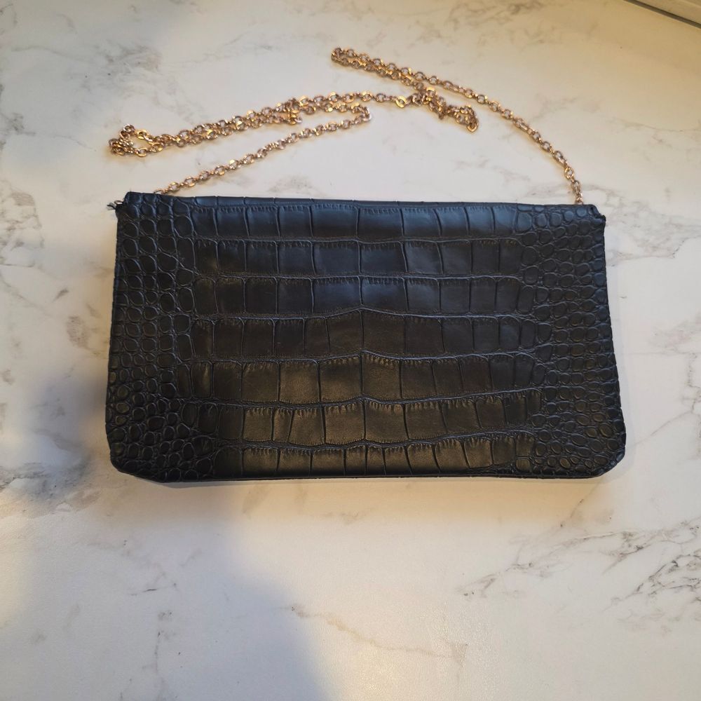Urban Expressions Black Croc-Embossed Envelope Clutch with Gold Chain - Picture 2 of 3